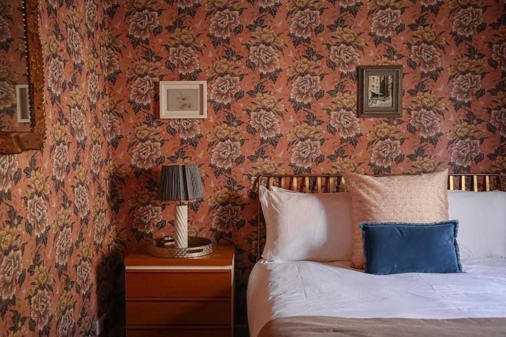 Primrose Cottage - With Private Courtyard & Sun Terrace In Central Bath Zewnętrze zdjęcie
